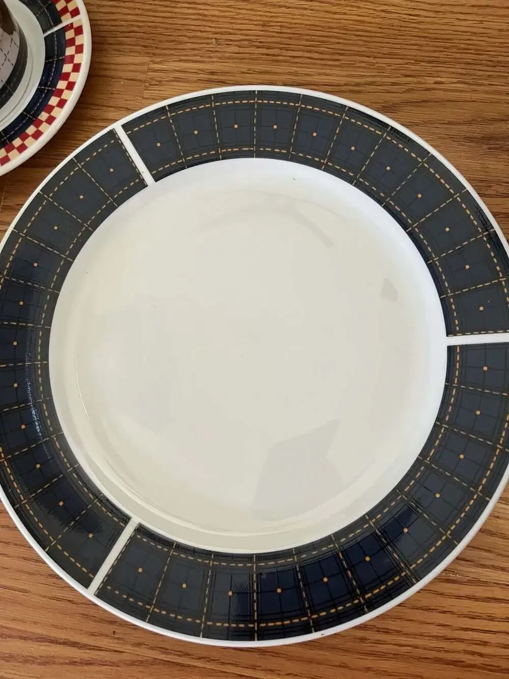 Majesticware by Oneida Calico Rooster 19-Piece Dinnerware Set